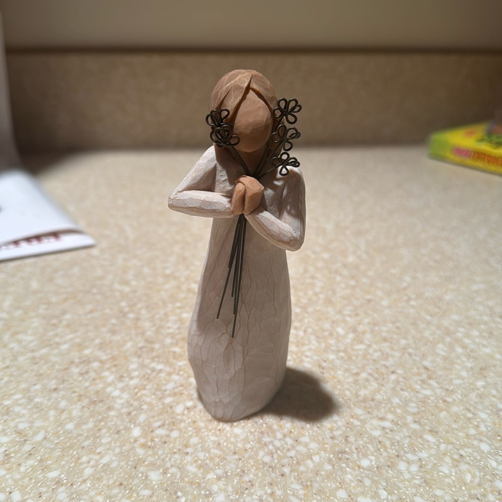 Willow Tree Friendship Figurine By Susan Lordi. 5 1/4 Inches